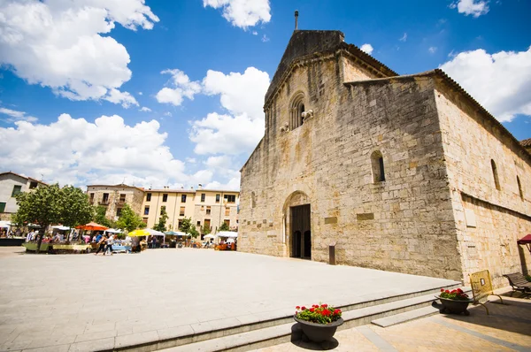 BESALU, SPAIN - JULY 20: : View of historic center (medieval vil — Zdjęcie stockowe