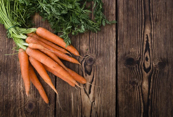 Manojo de zanahorias frescas — Foto de Stock