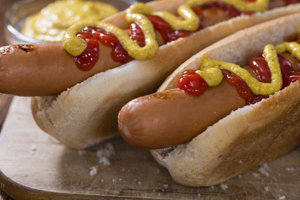 Hot dog, és ketchup és mustár — Stock Fotó