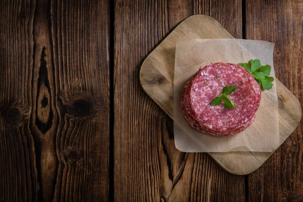 Salame affumicato affettato — Foto Stock