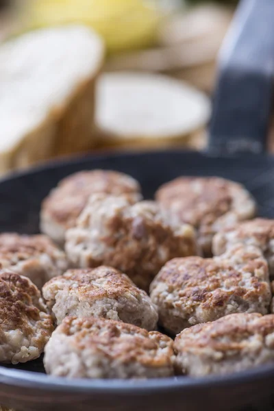 Kleine zelfgemaakte gehaktballen — Stockfoto