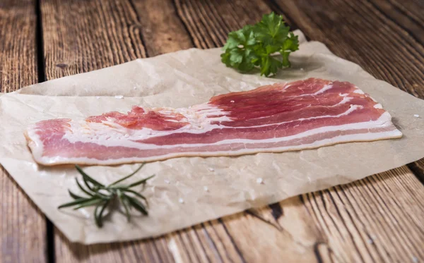 Fatias de bacon em bruto — Fotografia de Stock