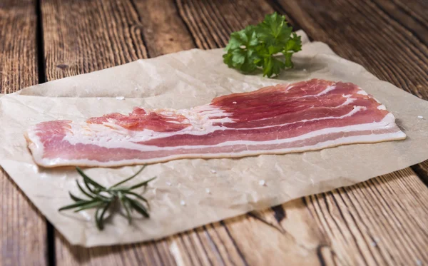 Fette di pancetta cruda — Foto Stock