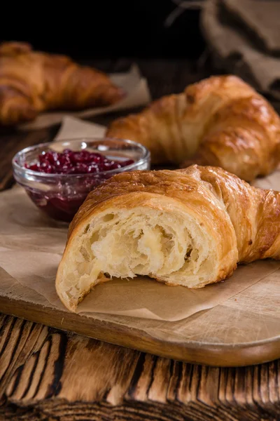 Friss sült croissant — Stock Fotó