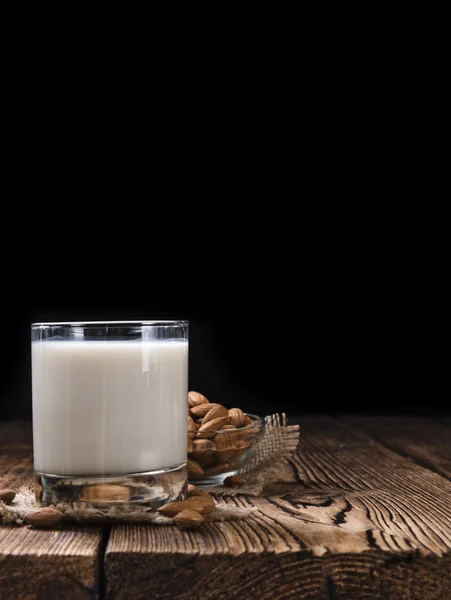 Leche de almendra en la mesa —  Fotos de Stock