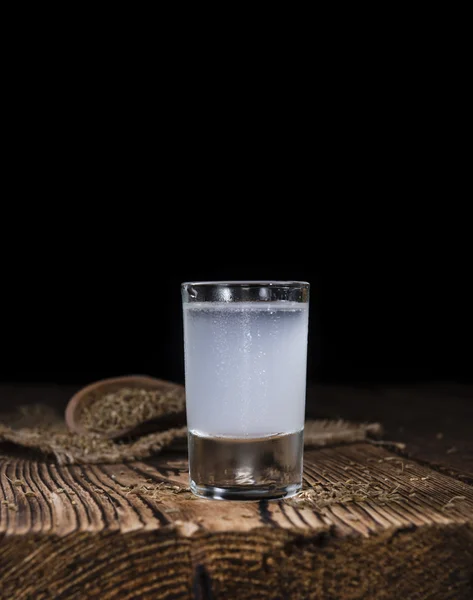 Ouzo congelado em um copo de tiro — Fotografia de Stock