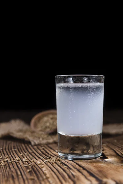 Ouzo i ett snapsglas — Stockfoto