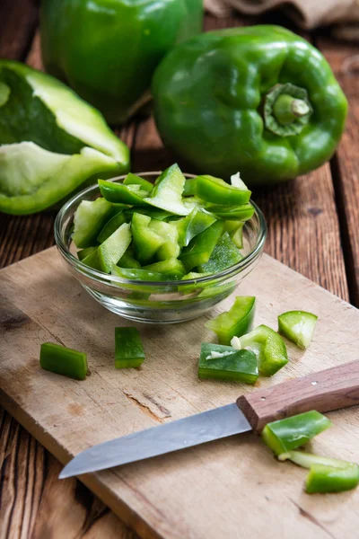 Portion grüner Paprika in Scheiben geschnitten — Stockfoto