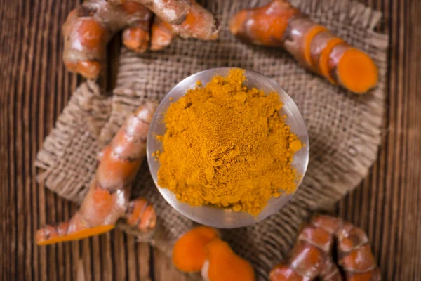 Una tavola di curcuma fresca — Foto Stock