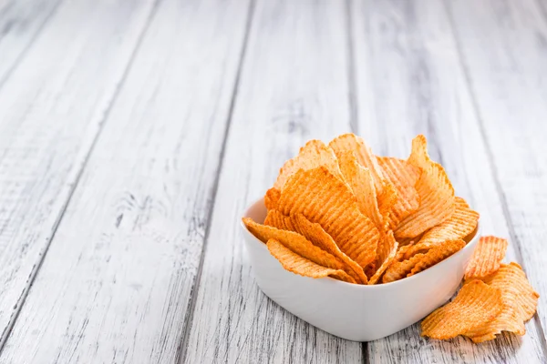 Porção de batatas fritas onduladas — Fotografia de Stock