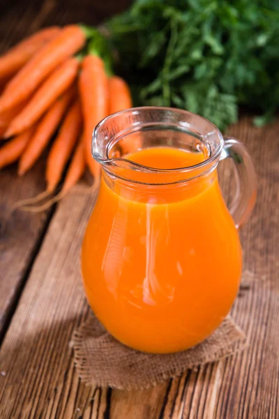 Χυμός καρότο (επιλεκτική εστίαση) — Φωτογραφία Αρχείου