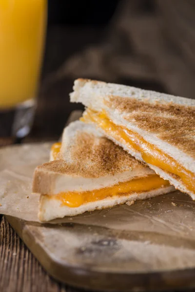 Hausgemachtes Käse-Sandwich — Stockfoto