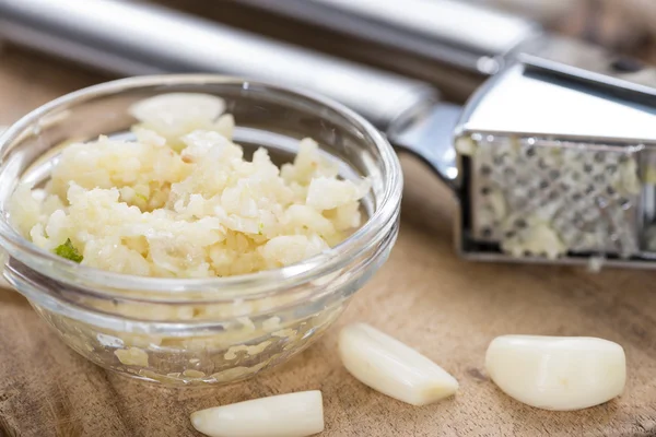 Crushed Garlic in bowl — Stock Photo, Image