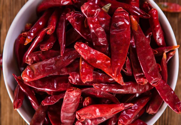 Chillis rojo en tazón —  Fotos de Stock