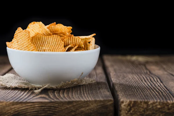 Skål med krusas potatischips — Stockfoto