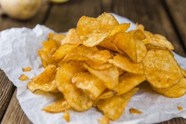 Portion knusprige Kartoffelchips — Stockfoto