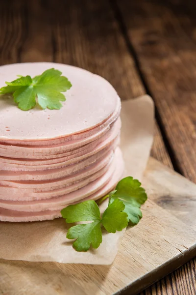 Dilimlenmiş Mortadella bölümünü — Stok fotoğraf