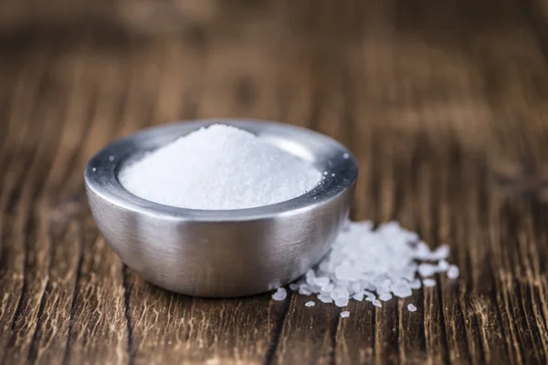 Zgnieciony soli na stole — Zdjęcie stockowe