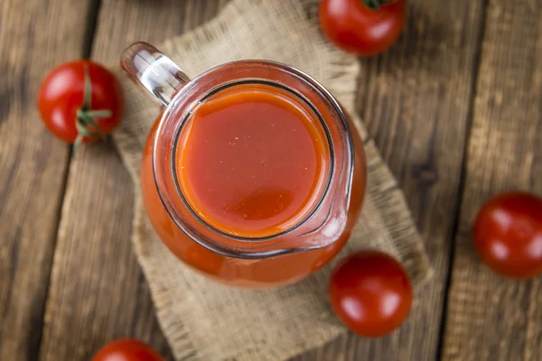 Vidro com suco de tomate — Fotografia de Stock