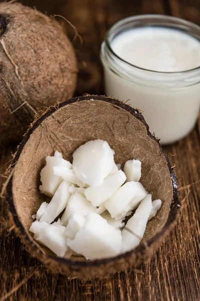 Aceite de coco en la mesa — Foto de Stock