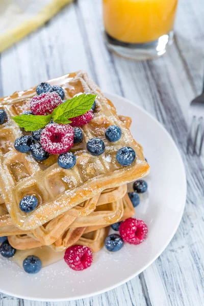 Waffles with mixed Berries and Honey — Stock Photo, Image