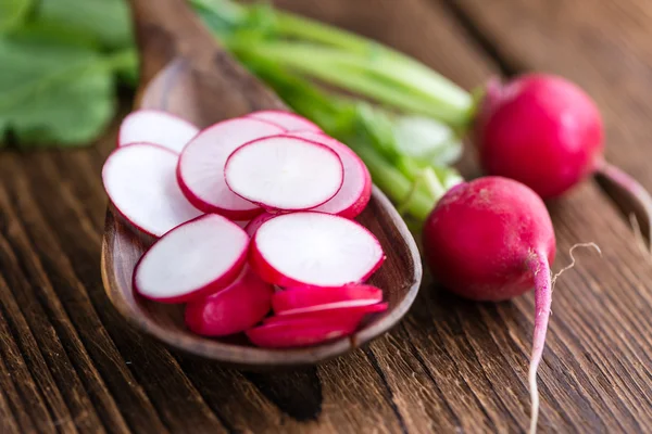 Vers gesneden radijs — Stockfoto