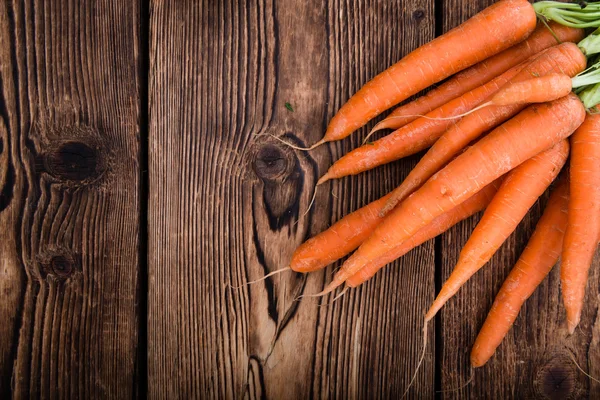 Manojo de zanahorias frescas — Foto de Stock