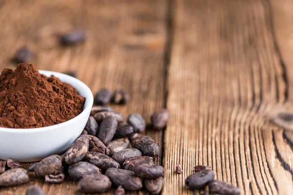 Cacao en polvo sobre la mesa — Foto de Stock