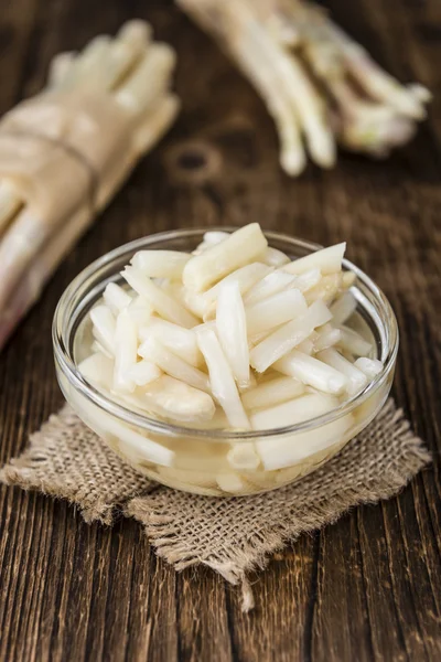 Witte asperges op tafel — Stockfoto