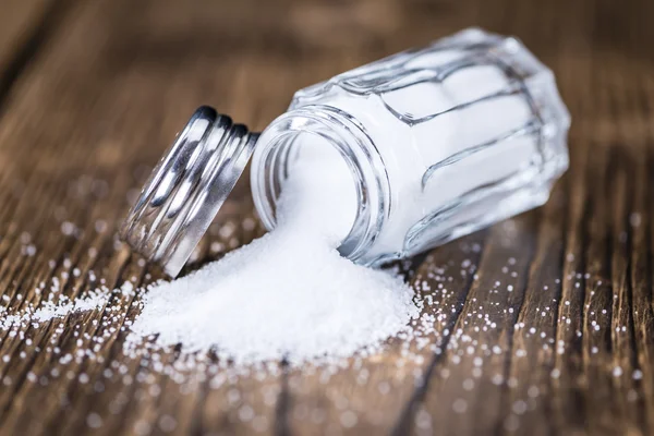 Salt Shaker vintage trä bakgrund — Stockfoto