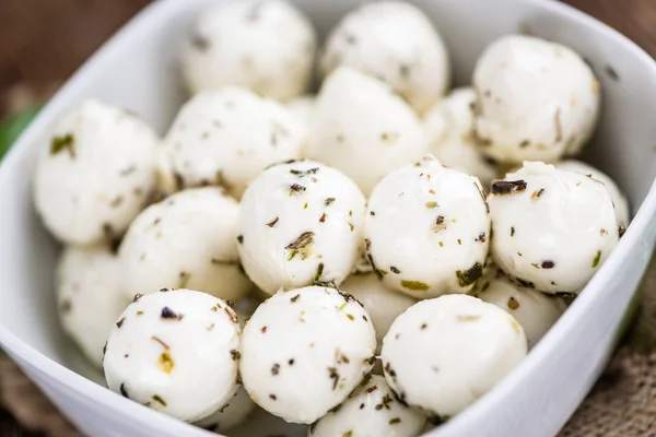 Portion kleiner Mozzarella ( — Stockfoto