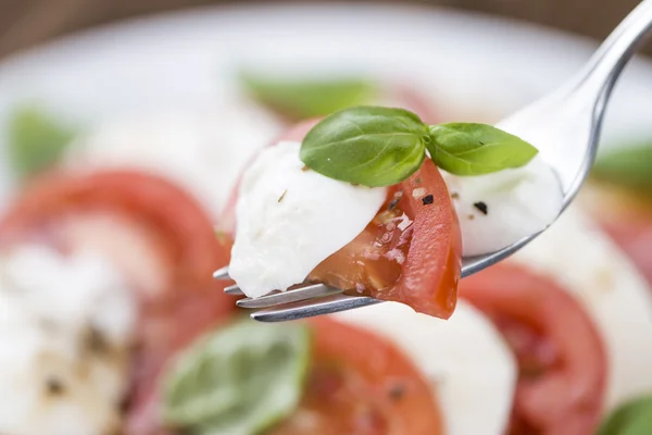 Tomates à la mozzarella et vinaigrette Balasimco — Photo