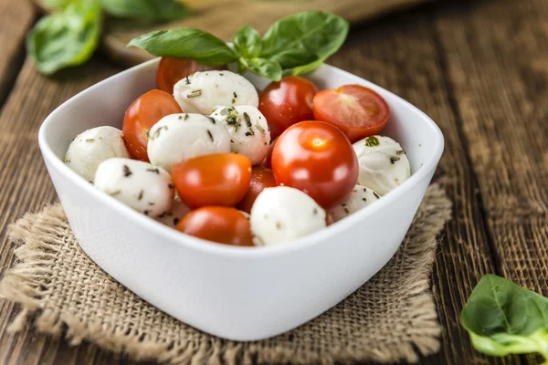 Mozzarella mit Tomaten — Stockfoto