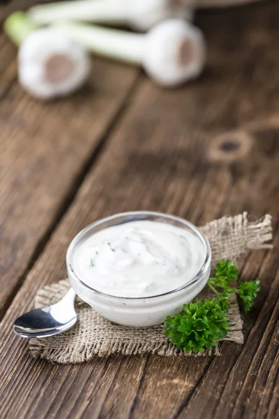 Zelfgemaakte knoflooksaus — Stockfoto