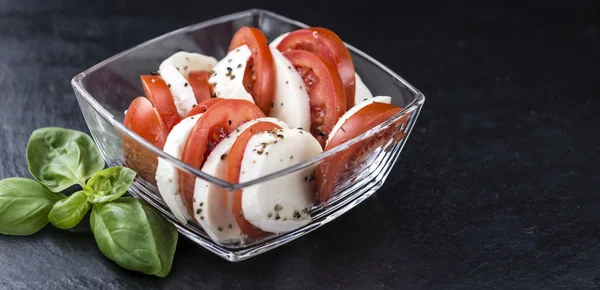 Mozzarella peynirli domates. — Stok fotoğraf