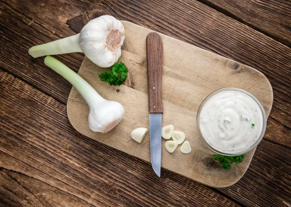 Garlic Sauce with some fresh Herbs — Stock Photo, Image