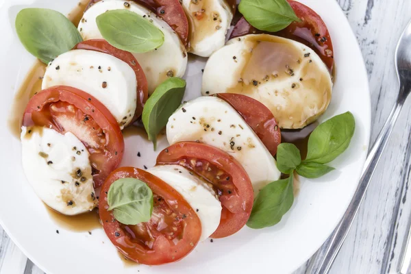 Tomates com molho Mozzarella e Balasimco — Fotografia de Stock