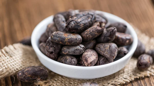 Жареные какао-бобы — стоковое фото