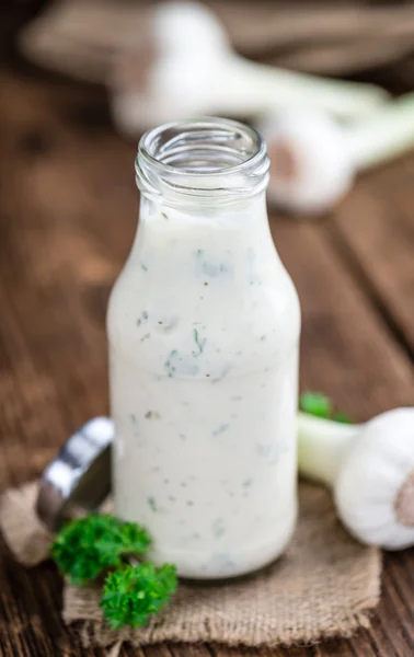 Dip de ajo en la mesa — Foto de Stock