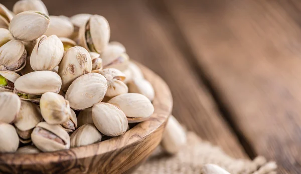 Whole Pistachios on table — Stock Photo, Image