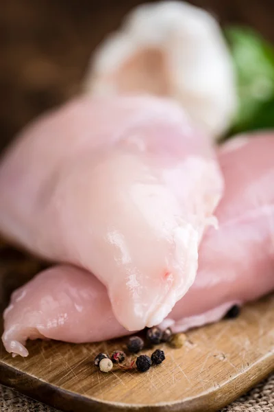 Portion frisches Hühnerfilet — Stockfoto