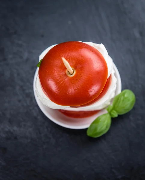 トマトとモッツァレラチーズの部分 — ストック写真