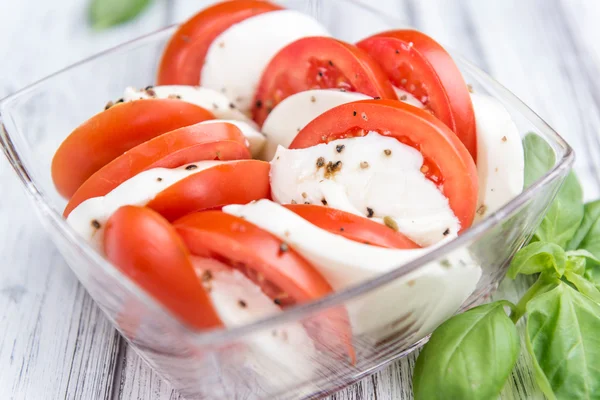 Del av Mozzarella med tomater — Stockfoto