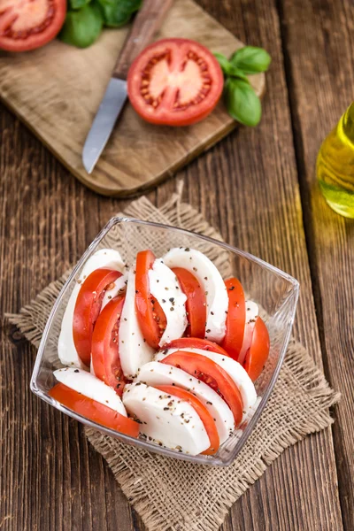 Fromage Mozzarella aux tomates fraîches — Photo