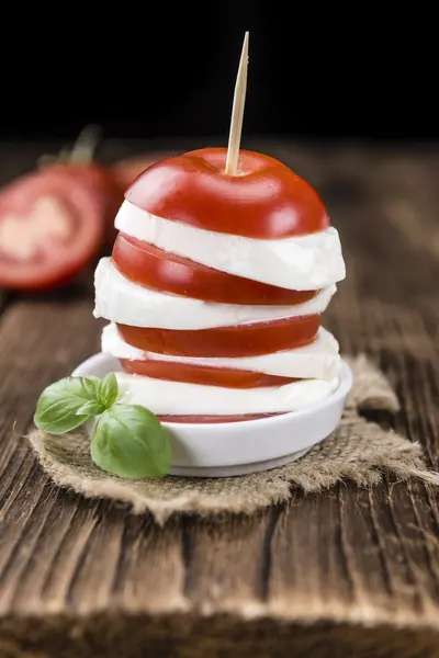 Tomaten mit Mozzarella — Stockfoto