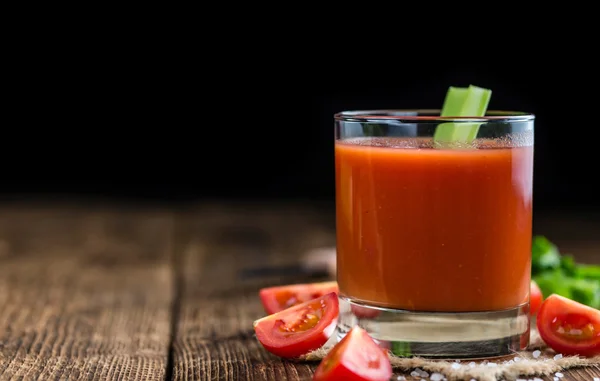 Стекло с томатным соком — стоковое фото