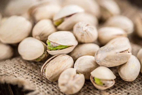 Some whole Pistachios — Stock Photo, Image