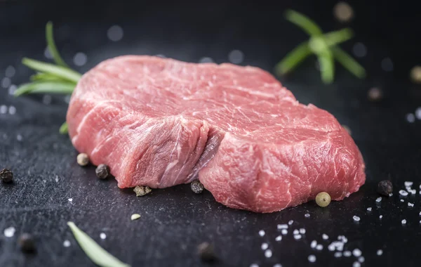 Pedaço de Filé de Carne cru — Fotografia de Stock