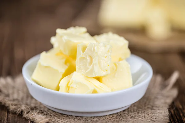 Table avec une portion de beurre — Photo