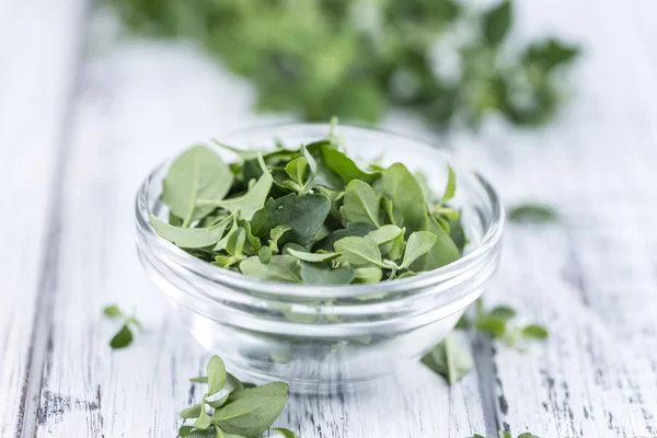 Menthol leaves on wooden background — Stock Photo, Image